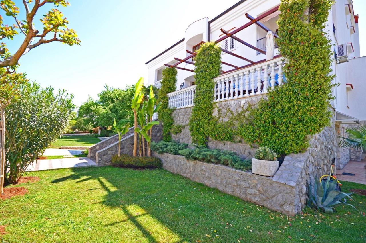 Apartments Sinisa Malinska Exterior photo