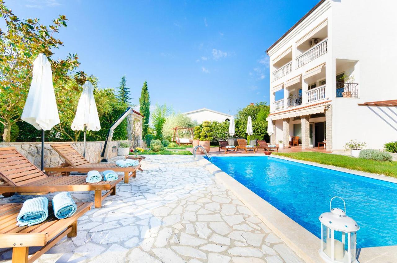 Apartments Sinisa Malinska Exterior photo