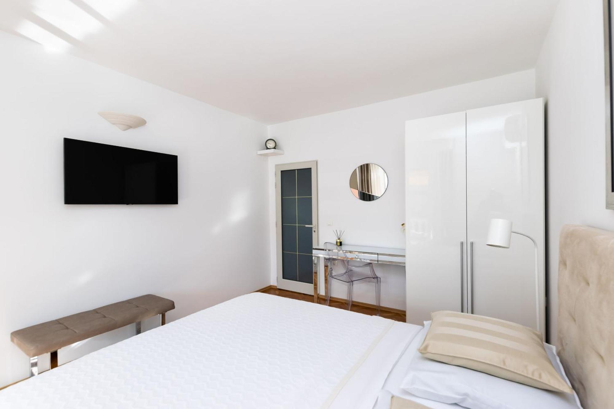 Apartments Sinisa Malinska Exterior photo